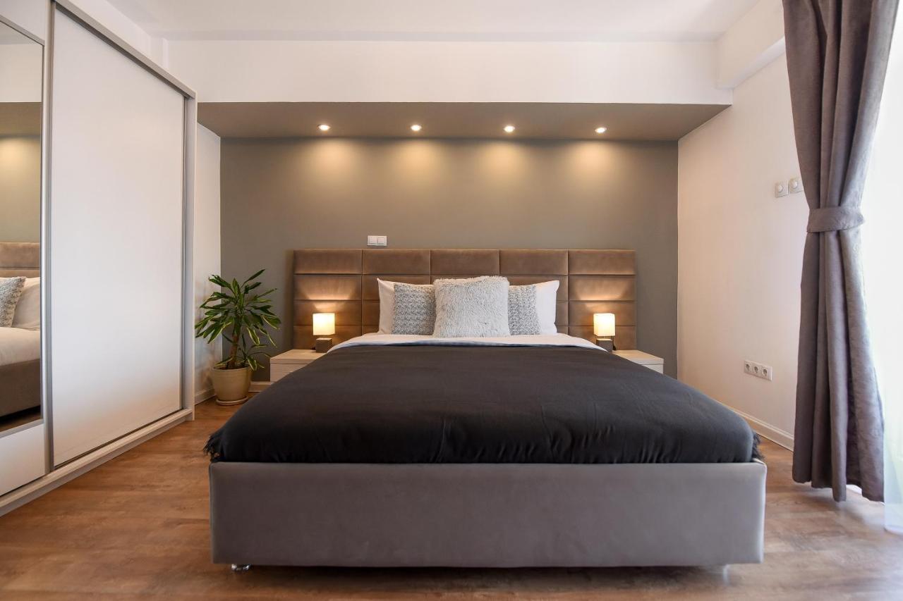 Chic Accommodation With Breathtaking Views Over Calea Victoriei - Your Central Heaven Bucharest Luaran gambar