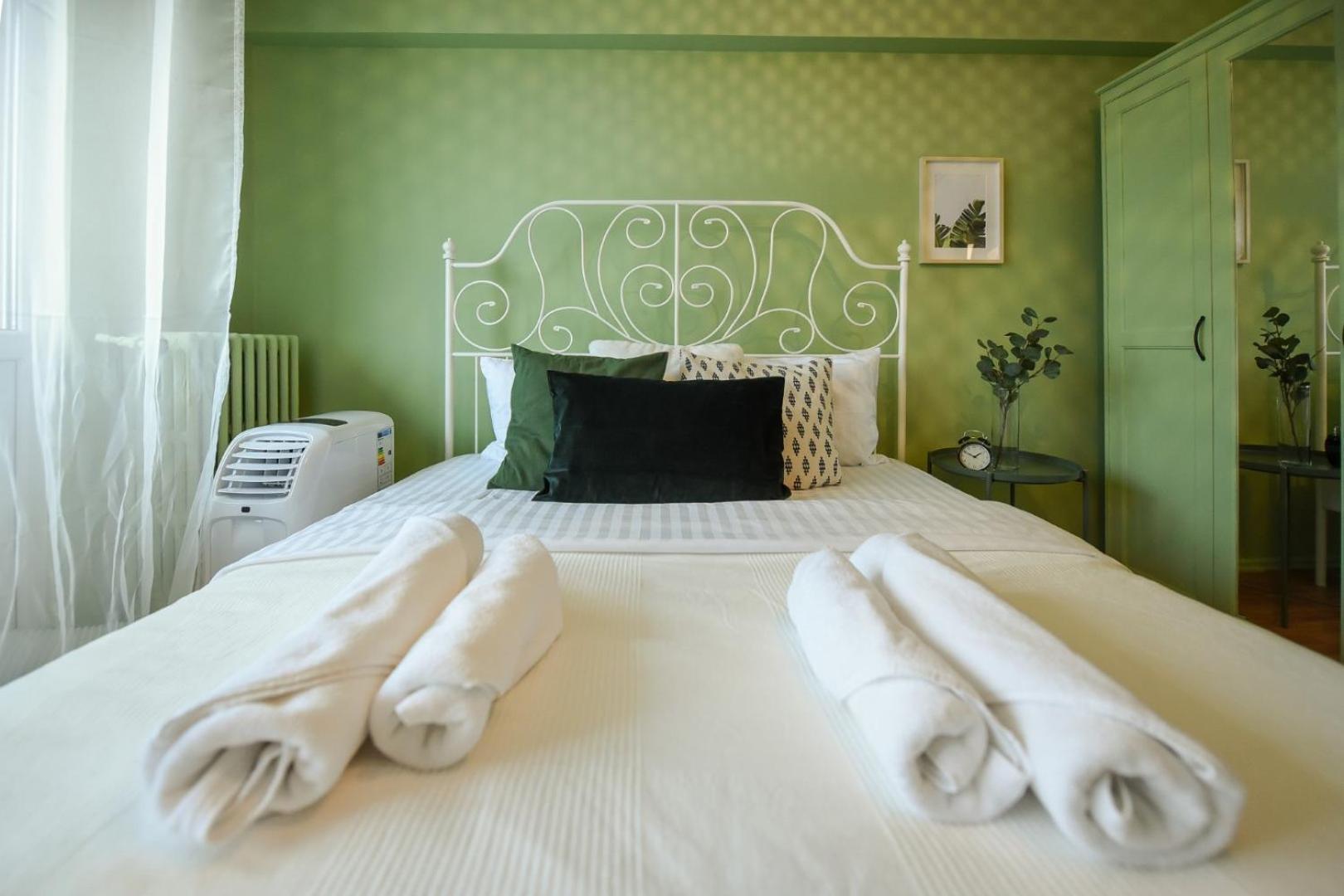 Chic Accommodation With Breathtaking Views Over Calea Victoriei - Your Central Heaven Bucharest Luaran gambar